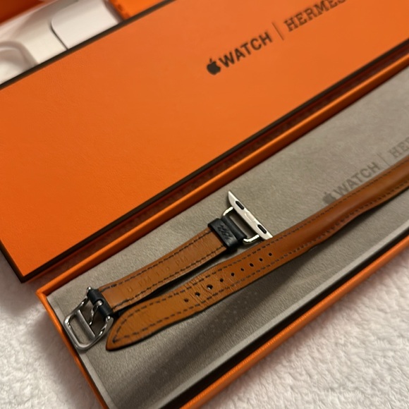 Apple Watch Hermès - Vert Rousseau Swift Leather Attelage Double Tour - Picture 7 of 11
